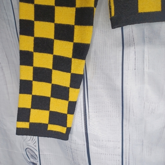 Forever 21 Checkered Black and Yellow Women's Cropped Sweater - Picture 6 of 14